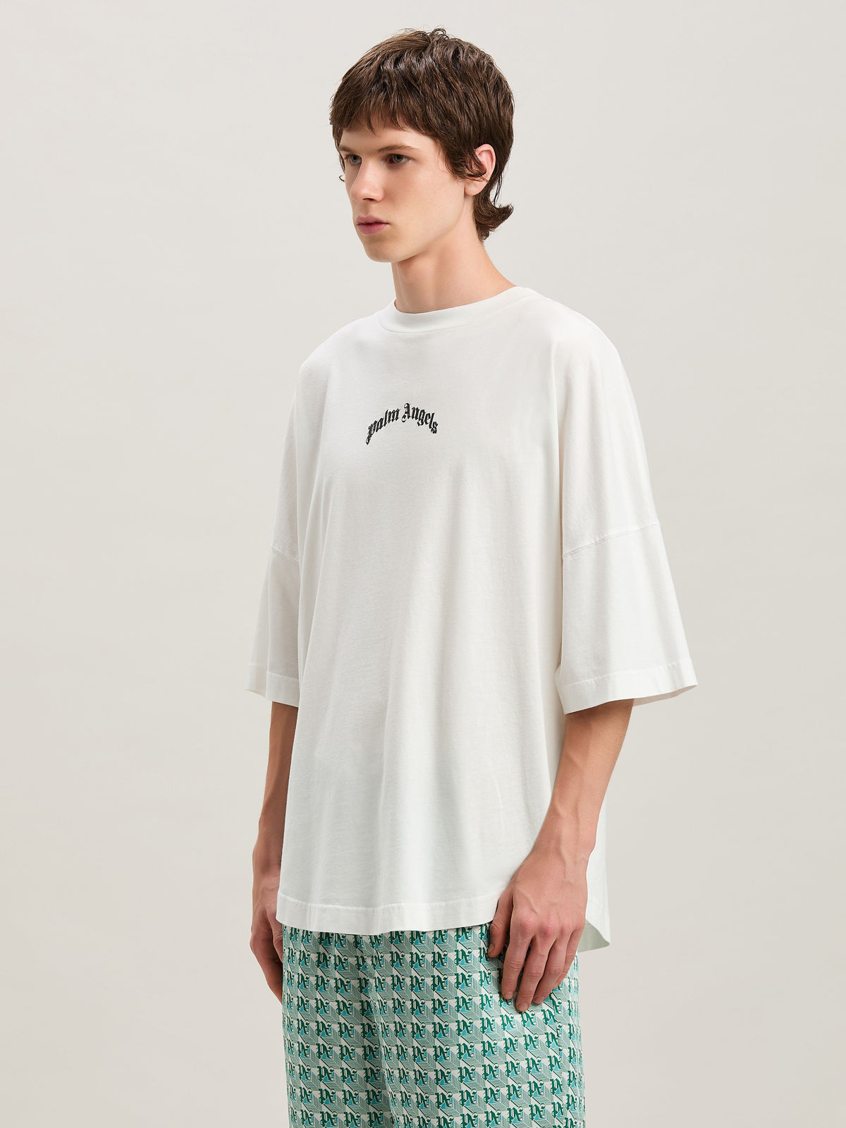 PALM ANGELS BACK CURVED LOGO OVER TEE OFF WHITE - BL OFF WHITE - BLACK PMAA002S25JER001