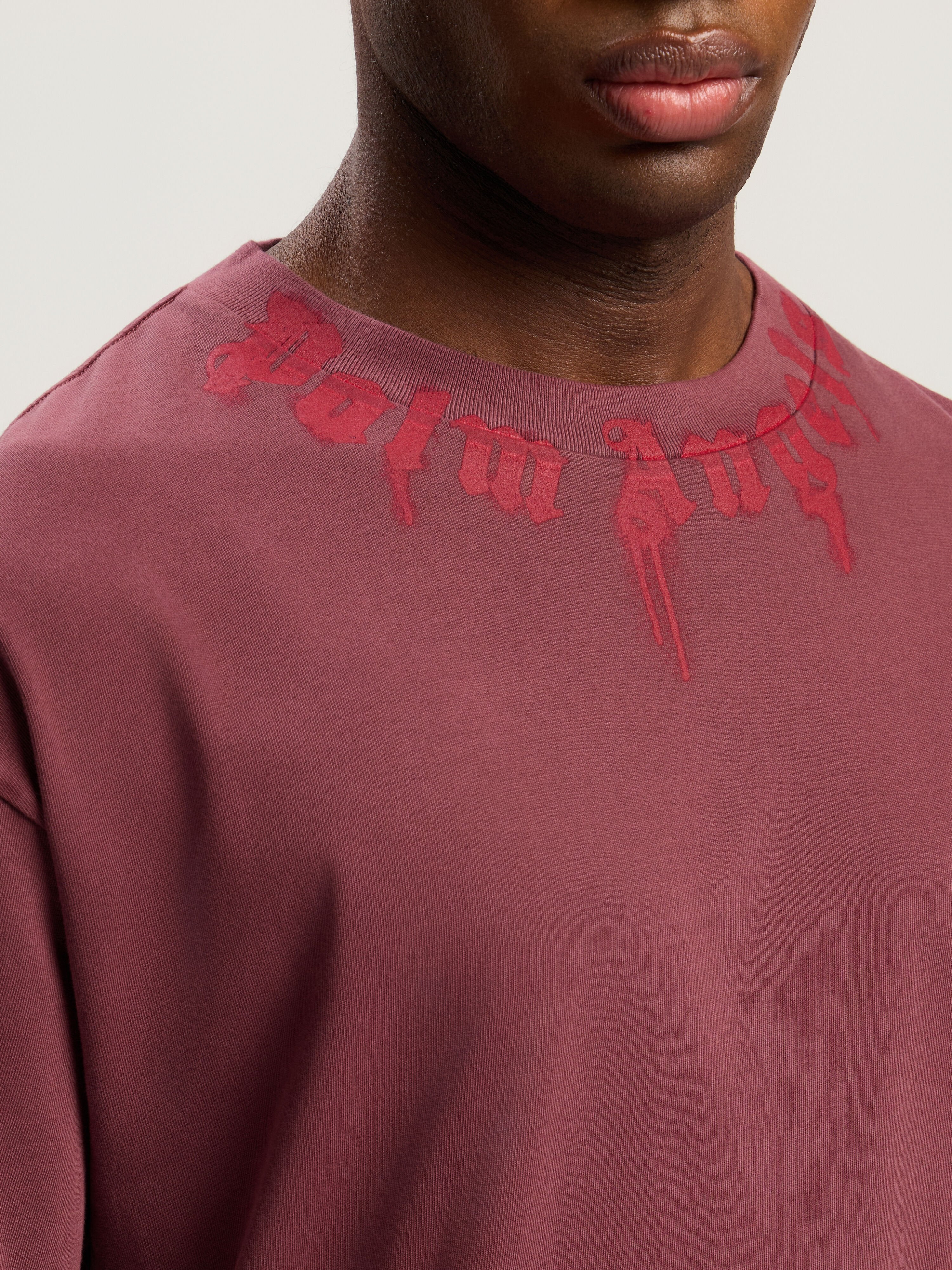 PALM ANGELS Neck Logo Regular T-Shirt BURGUNDY - RED PMAA109F25JER009