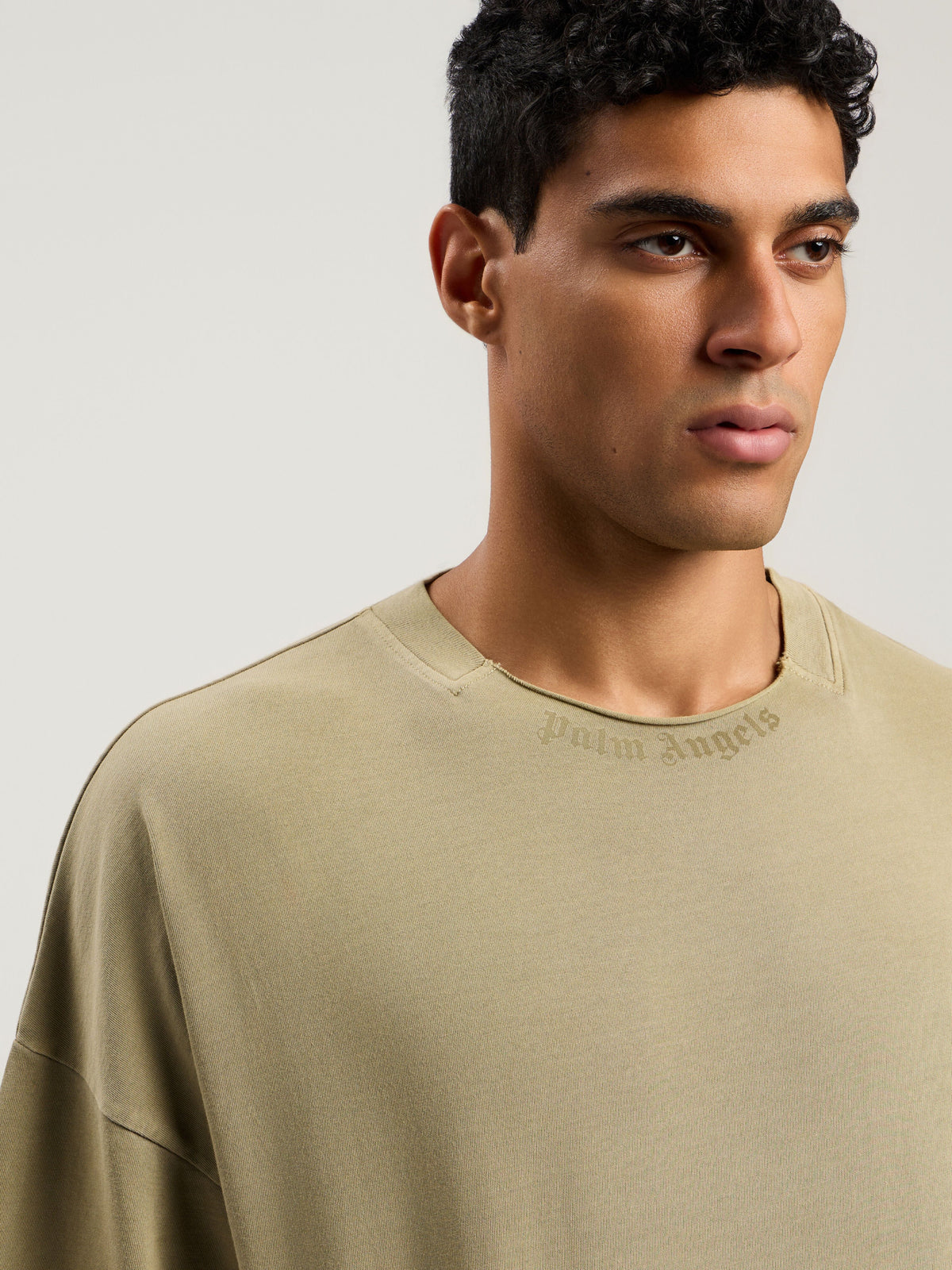 PALM ANGELS Curved Logo Loose Collar T-Shirt ARMY GREEN - DARK GREEN PMAA10HF25JER001