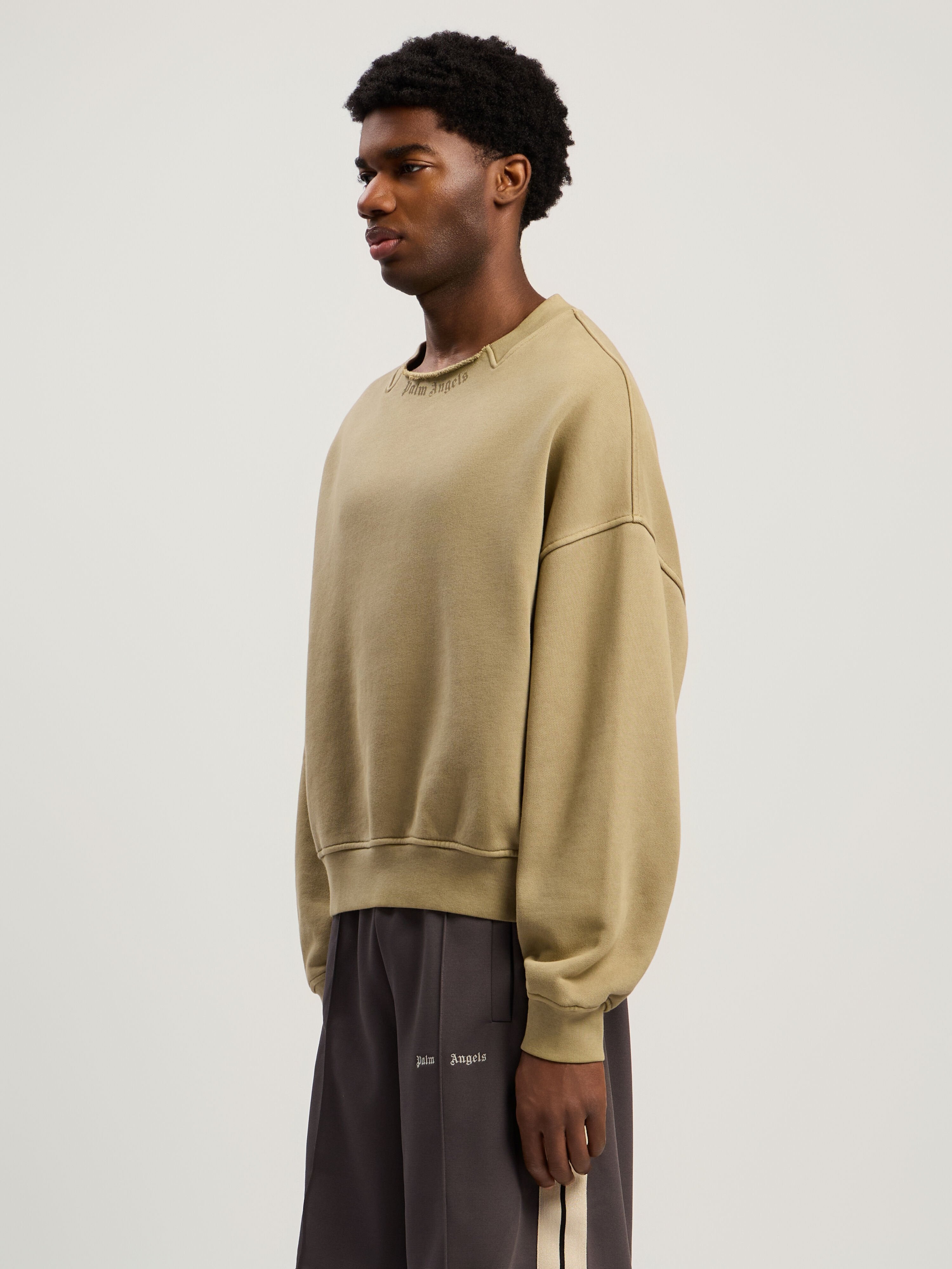 PALM ANGELS Curved Logo Loose Collar Crew ARMY GREEN - DARK GREEN PMBA08KF25FLE001
