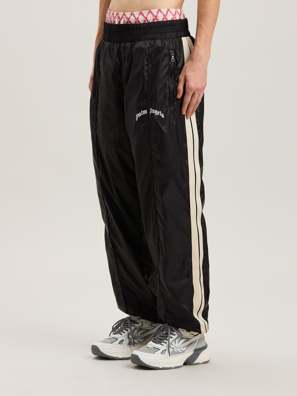 PALM ANGELS  CURVED LOGO NYLON TRACK PANTS BLACK - GR BLACK - GREY PMCA179S25FAB001