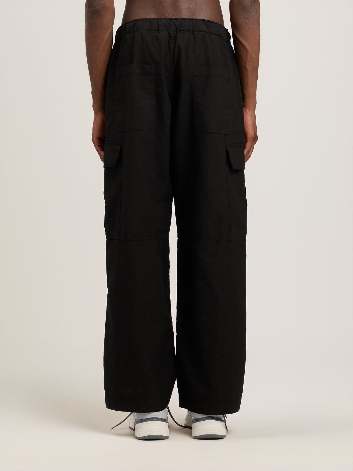 PALM ANGELS Curved Logo Loose Cargo Pants BLACK OFF WHITE PMCF037S26FAB001
