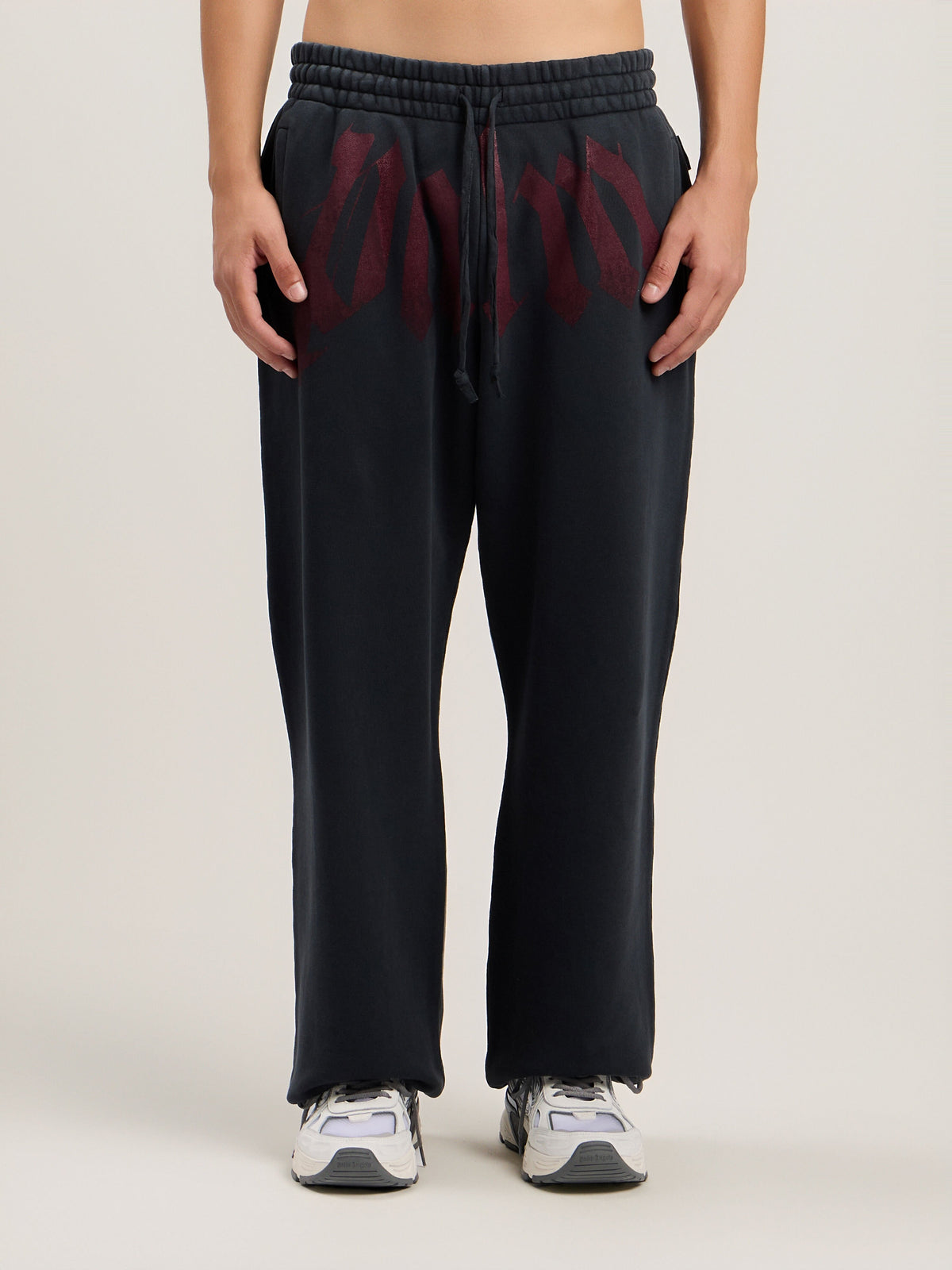 PALM ANGELS Big Waist Logo Sweatpants BLACK BURGUNDY PMCH025S26FLE003