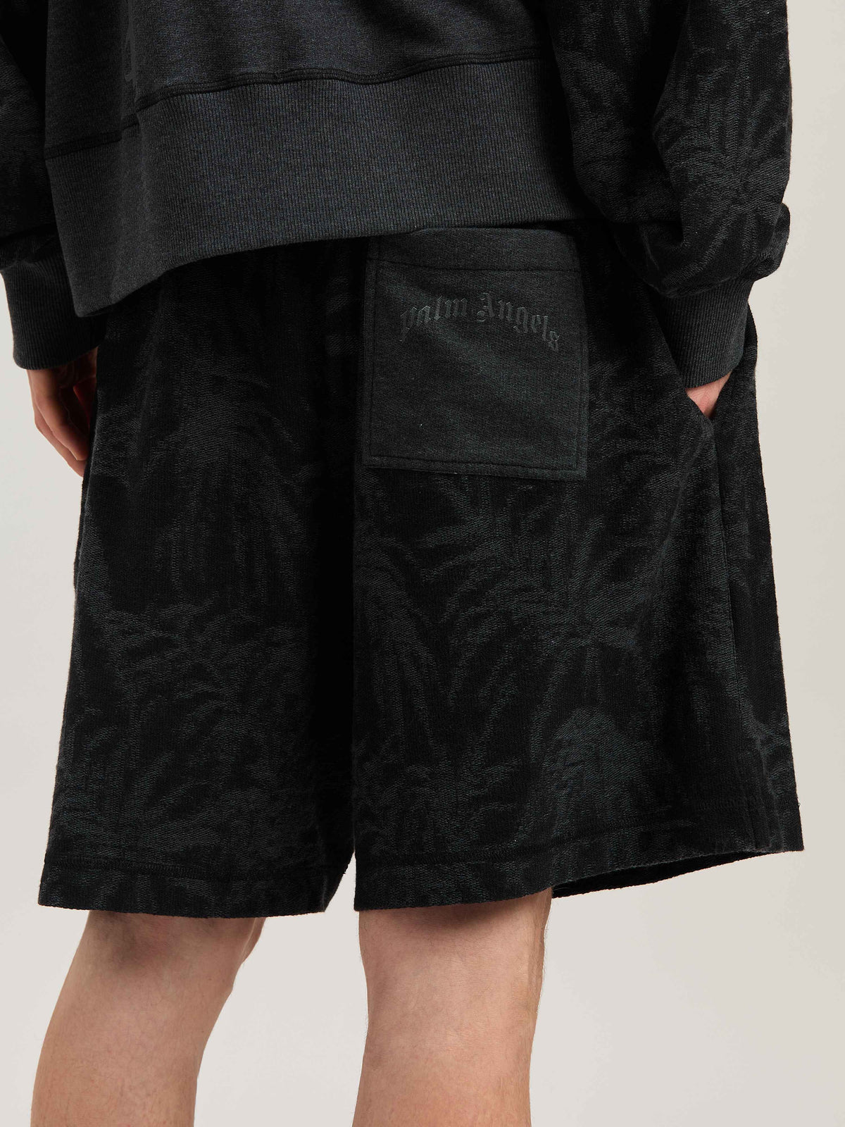 PALM ANGELS  PALMS CURVED LOGO SHORTS BLACK - GREY PMCI025S25FAB001