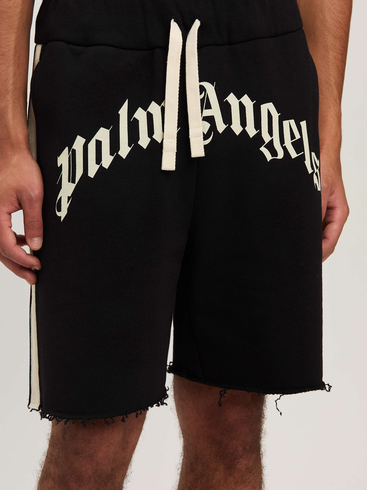 PALM ANGELS  CURVED LOGO TRACK SWEATSHORTS BLACK - IV BLACK - IVORY PMCI026S25FLE001