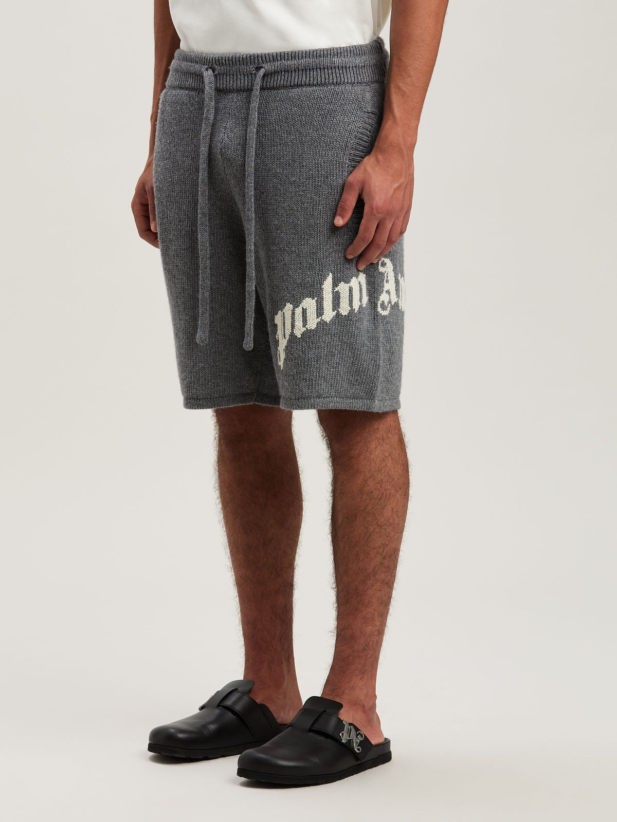PALM ANGELS  CURVED LOGO KNIT SHORTS GREY MELANGE - O GREY MELANGE - OFF WHITE PMHM011S25KNI001
