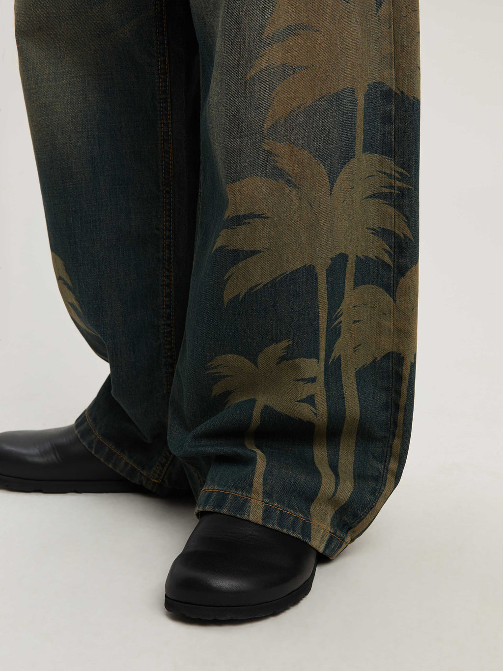 PALM ANGELS  LASER PALMS LOOSE DENIM PANTS BROWN - GR BROWN - GREY PMYA049S25DEN001