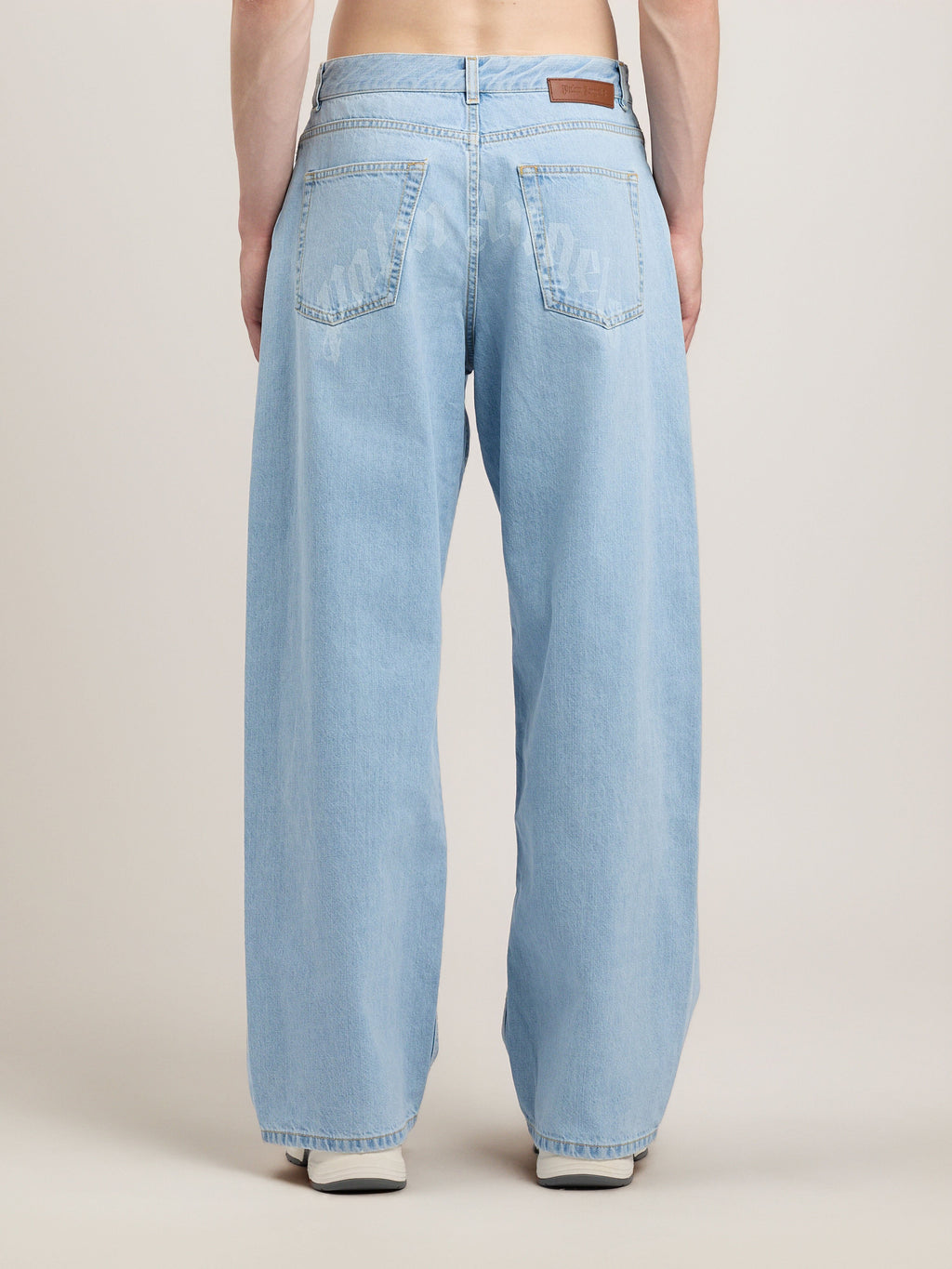 PALM ANGELS Curved Logo Loose Jeans LIGHT BLUE LIGHT BLUE PMYA049S26DEN009