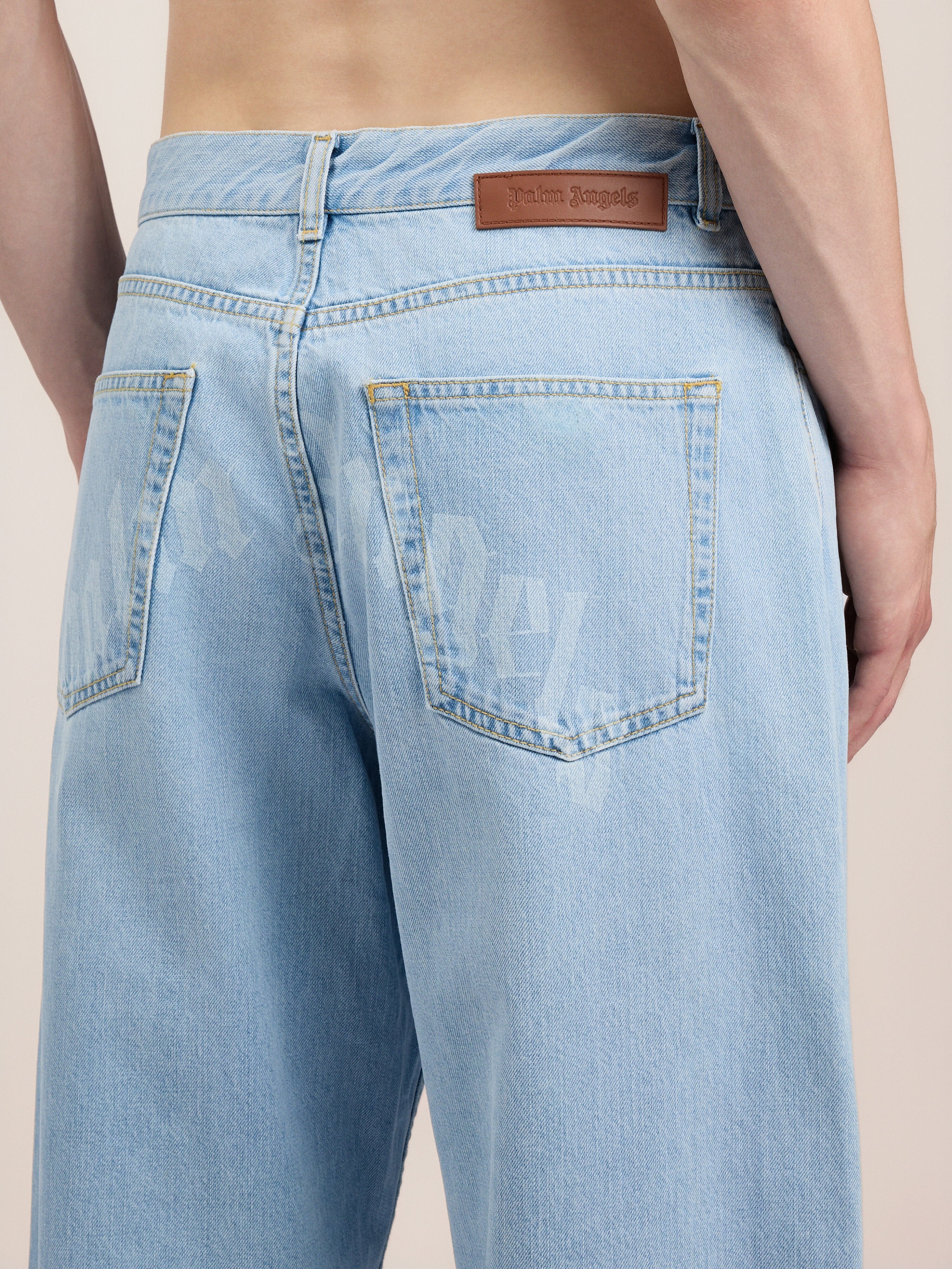 PALM ANGELS Curved Logo Loose Jeans LIGHT BLUE LIGHT BLUE PMYA049S26DEN009